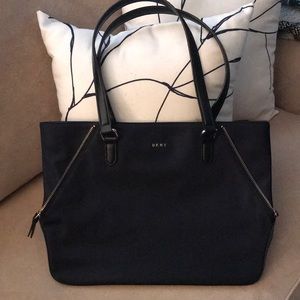 NWOT Navy DKNY Convertible bag
